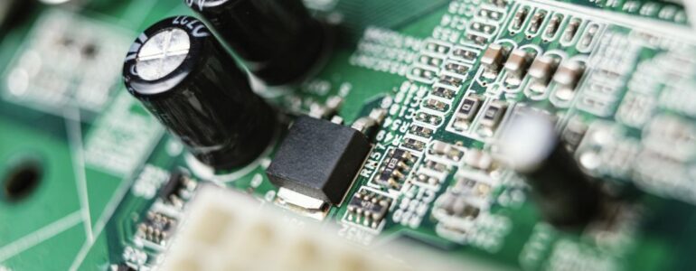 Naprawa elektroniki przemysłowej – klucz do zachowania ciągłości produkcji i ograniczenia przestojów
